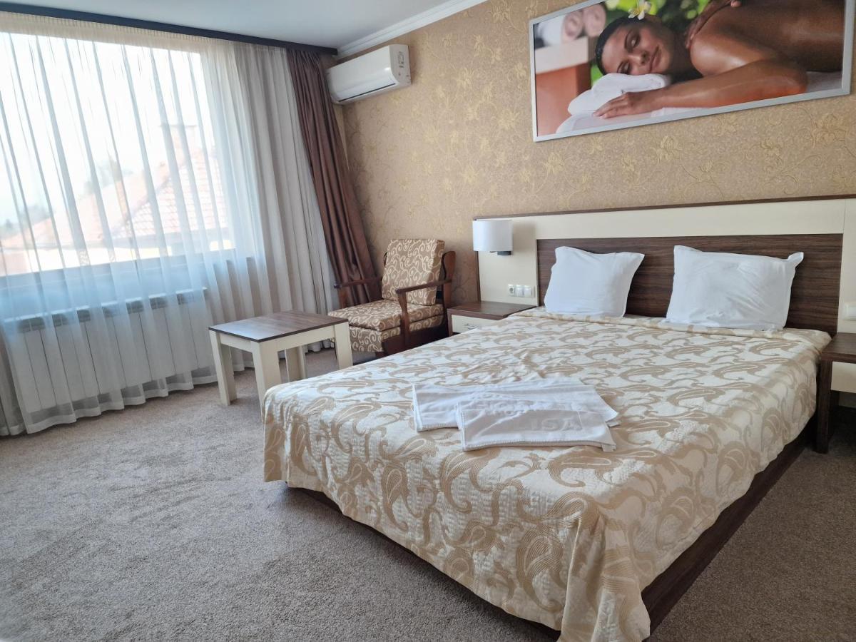 Hotel Alisa พาเวลบันยา ภายนอก รูปภาพ