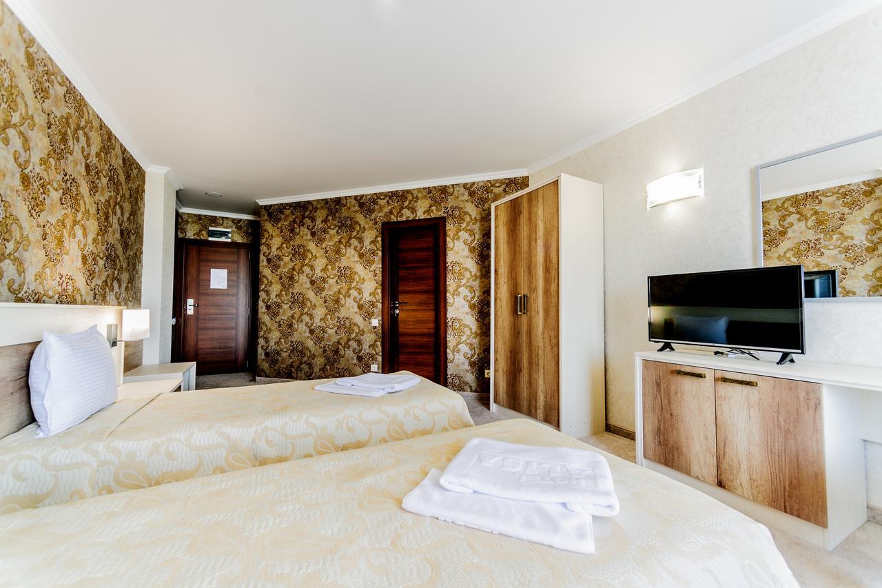 Hotel Alisa พาเวลบันยา ภายนอก รูปภาพ