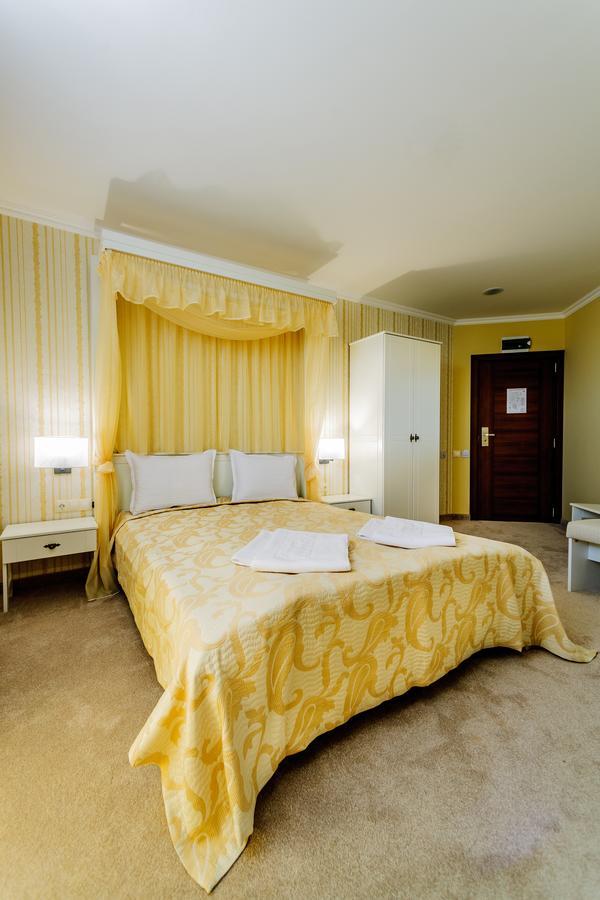 Hotel Alisa พาเวลบันยา ภายนอก รูปภาพ