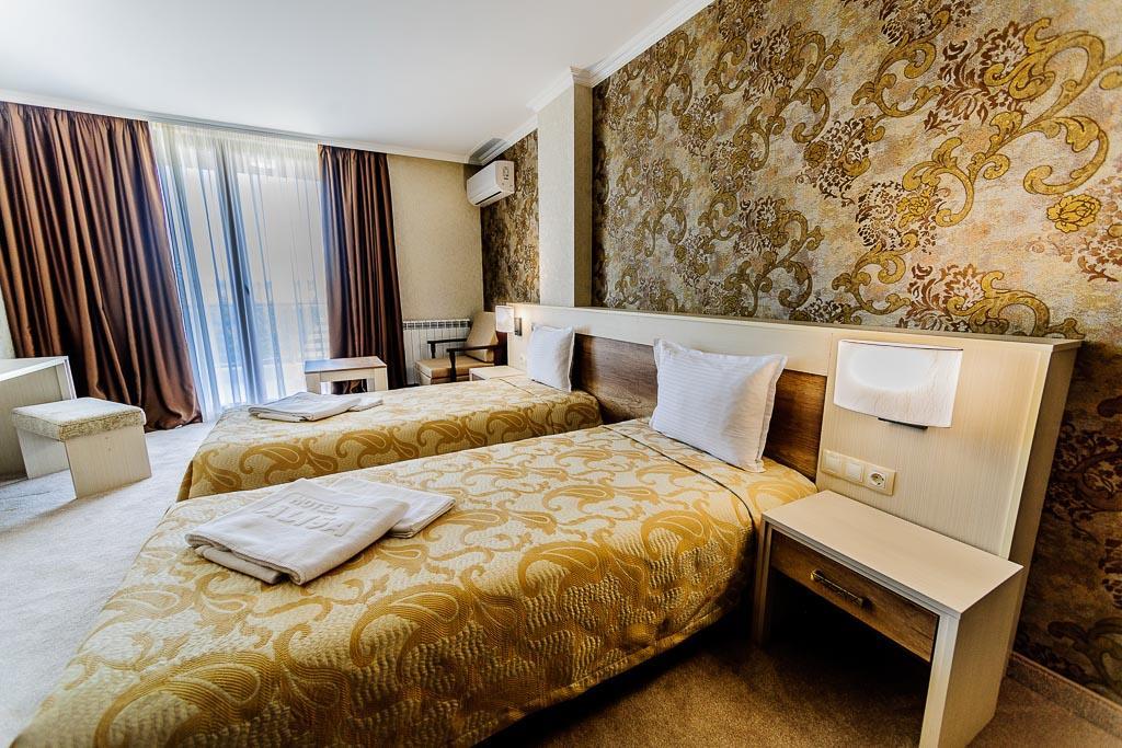 Hotel Alisa พาเวลบันยา ภายนอก รูปภาพ