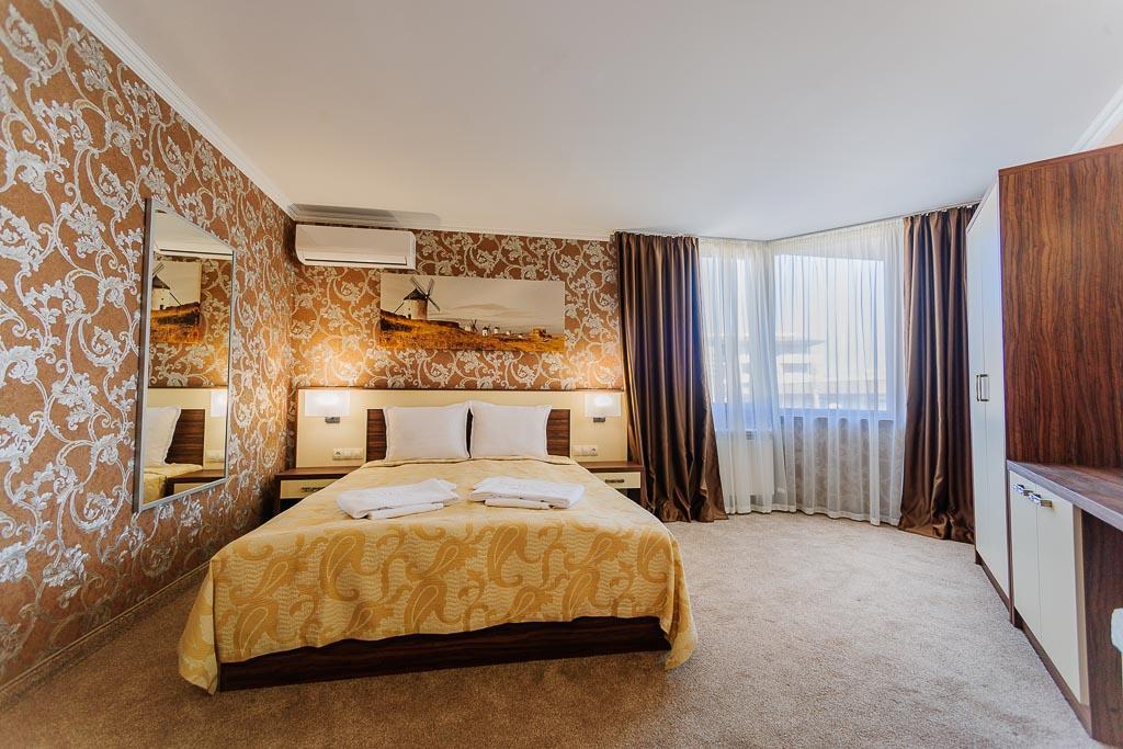 Hotel Alisa พาเวลบันยา ภายนอก รูปภาพ