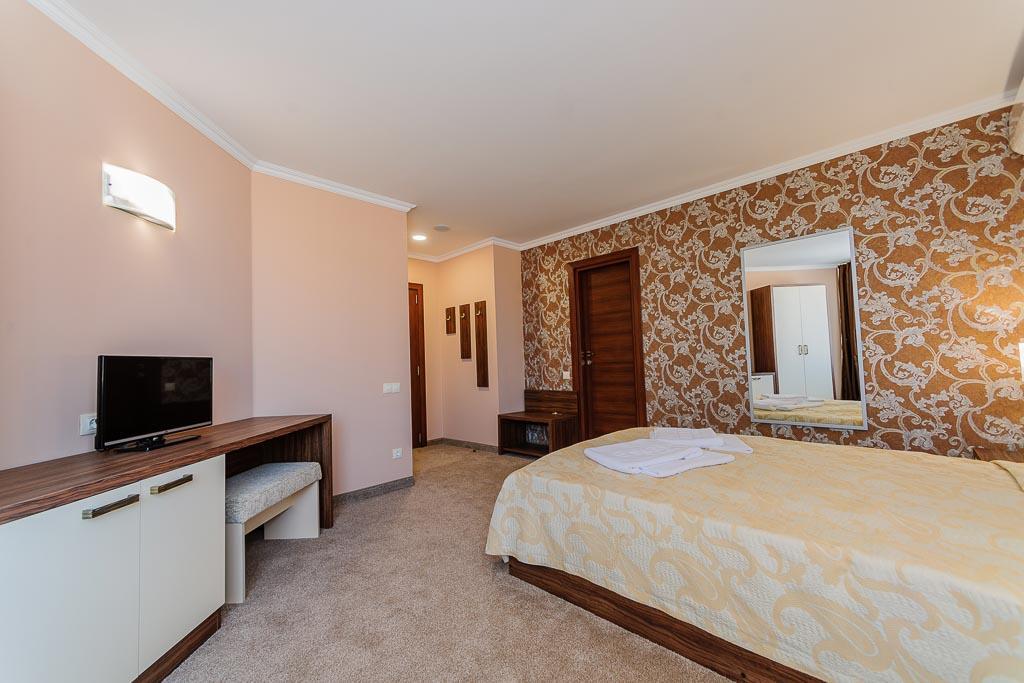 Hotel Alisa พาเวลบันยา ภายนอก รูปภาพ