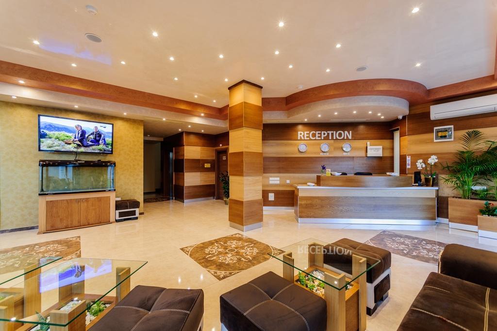 Hotel Alisa พาเวลบันยา ภายนอก รูปภาพ